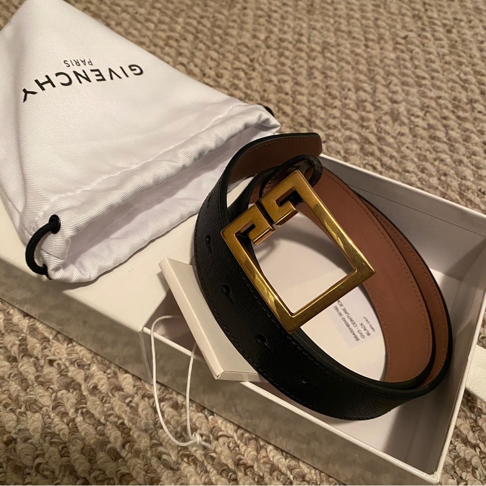 NWT Authentic Givenchy women black leather belt with gold logo
